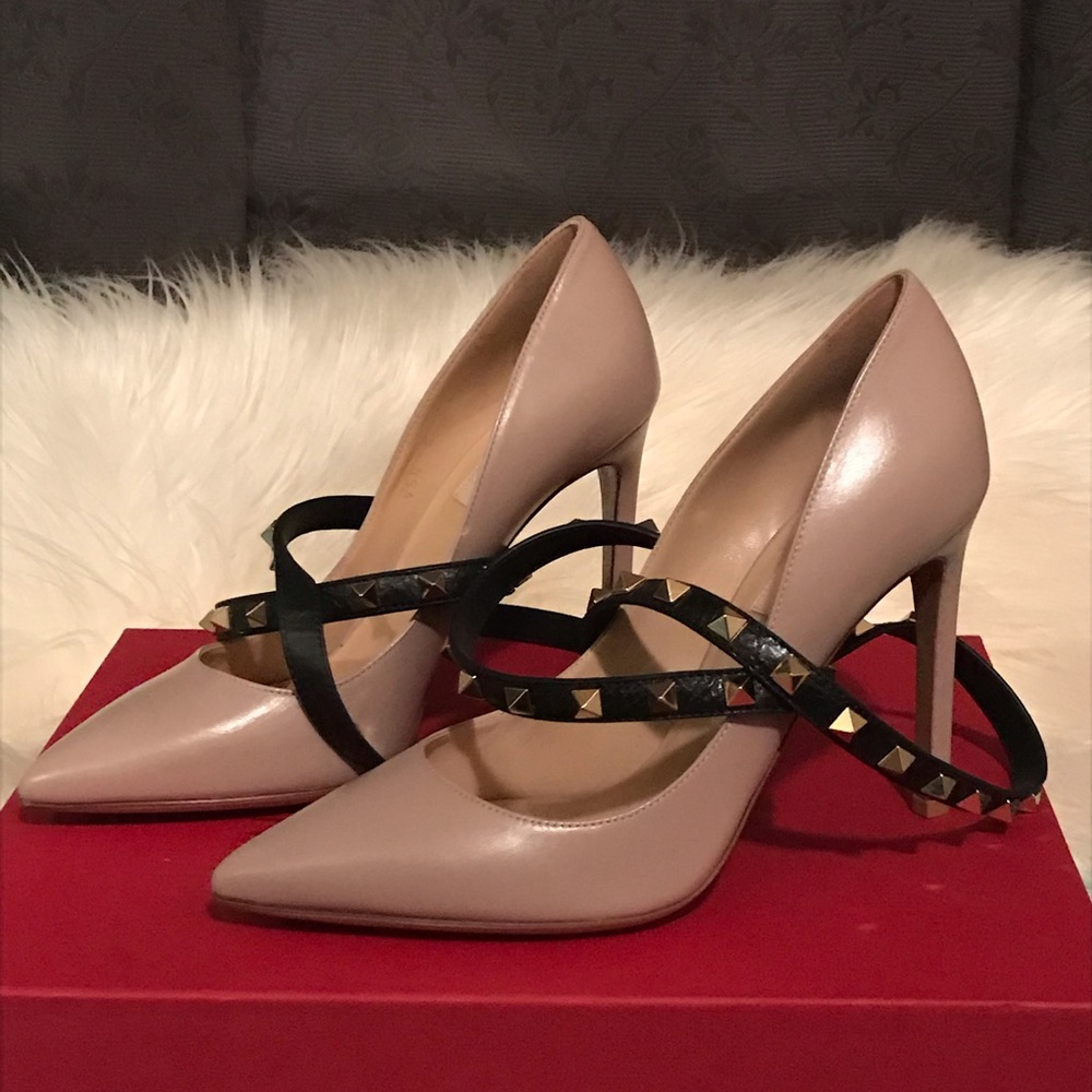 Valentino Rockstud pumps